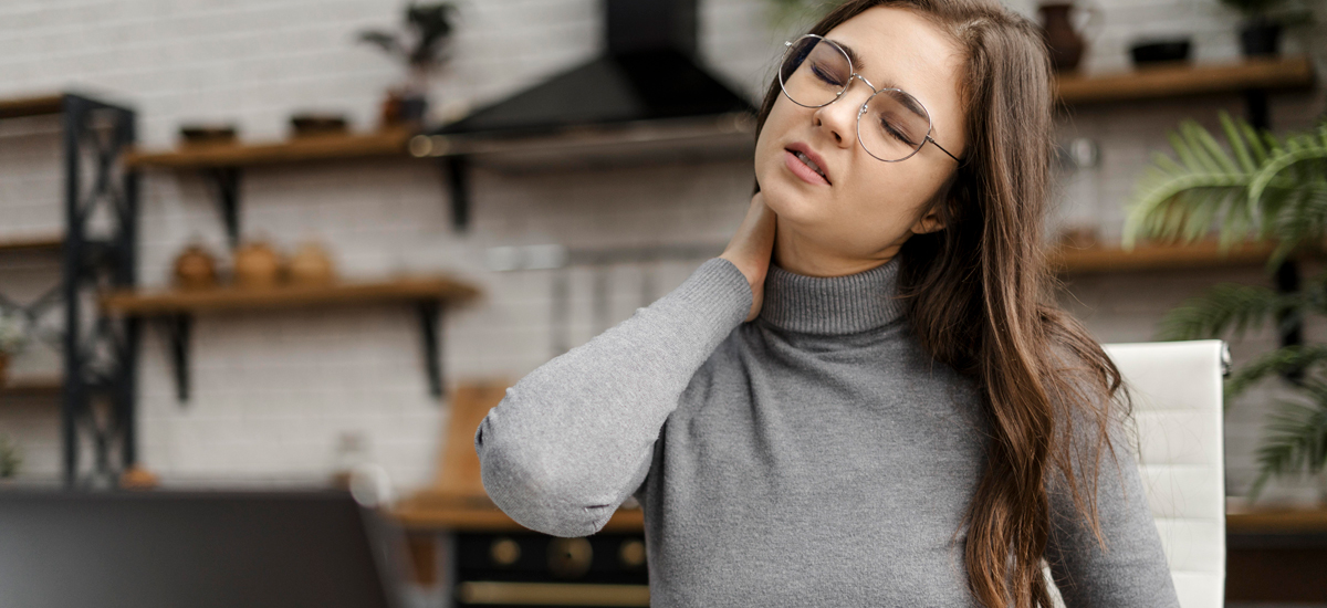 Tratamiento para cervicalgia en fisioterapia, descubre sus causas y cómo puedes prevenirla.